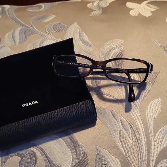 Prada Tortiose Shell Glass with Case - Picture 2 of 11